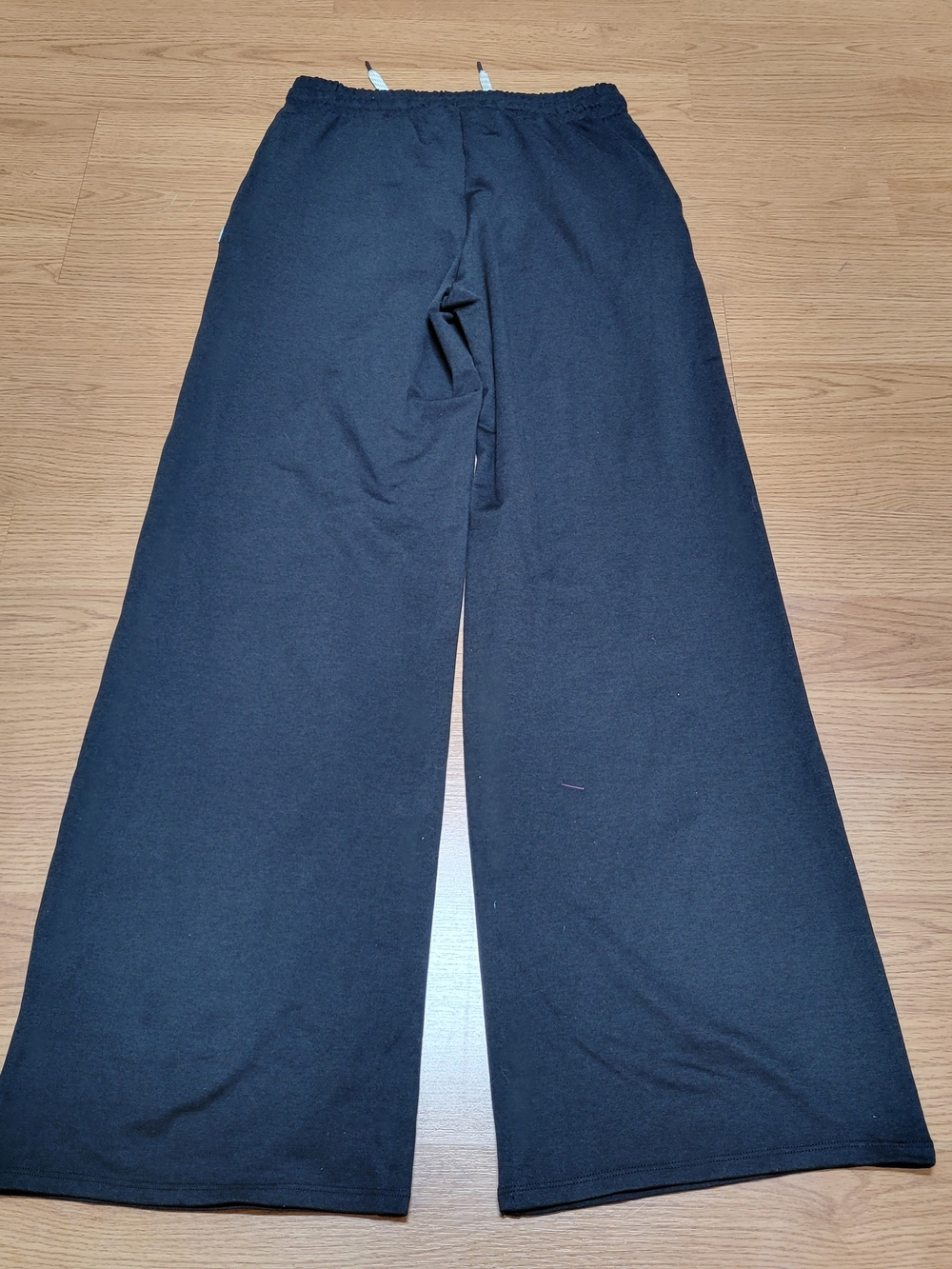 Vuori Halo Essential Wideleg Pant Black Heather - Picture 5 of 6